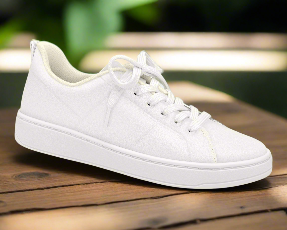 That white sneakers you cant do without in your wardrobe